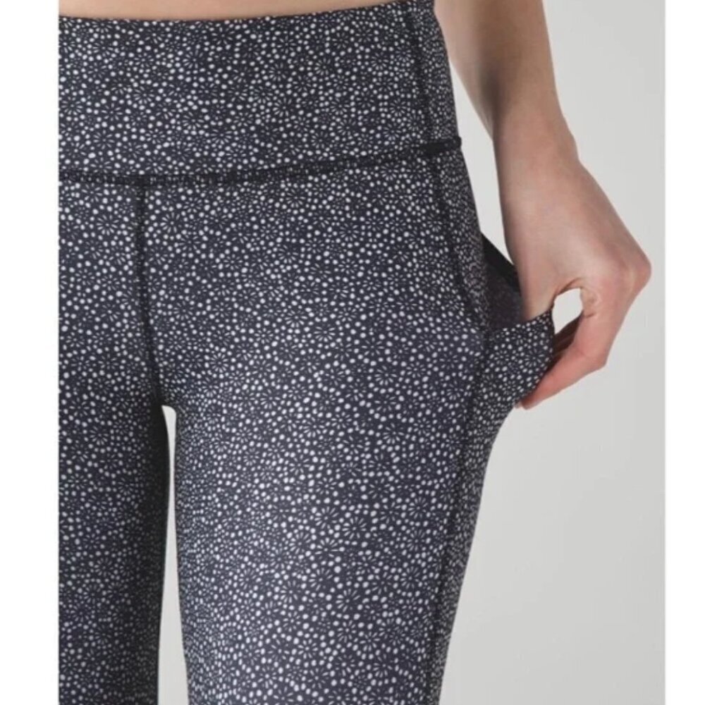 Lululemon Pace Rival‎ Crop Freckle Flower Black White size 4 - Picture 2 of 7